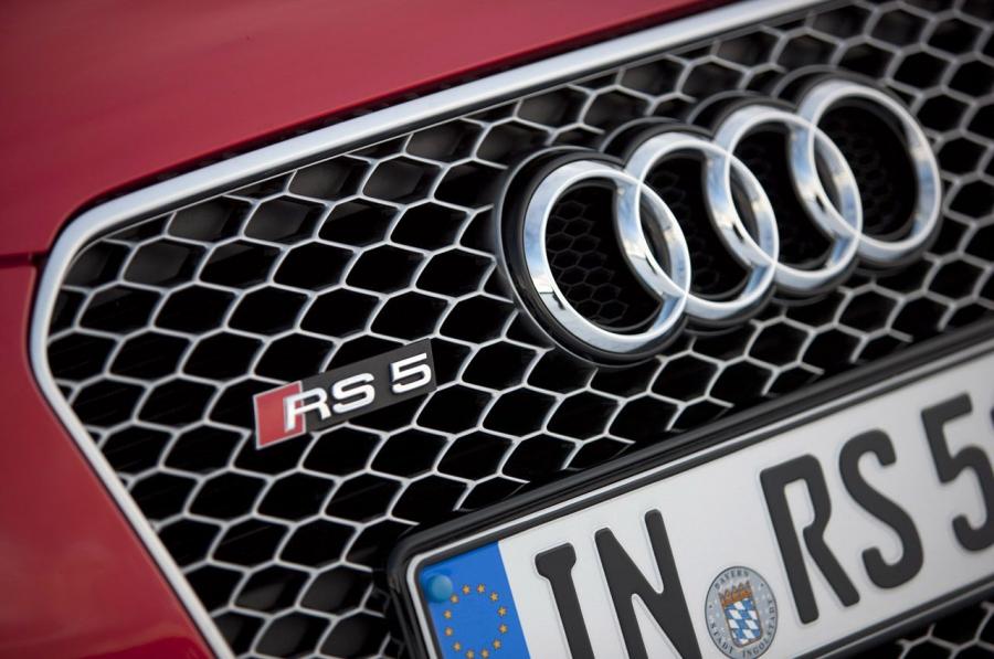 Логотип Audi RS5 Coupe 2012 года  (WW) (фото 34 из 85)